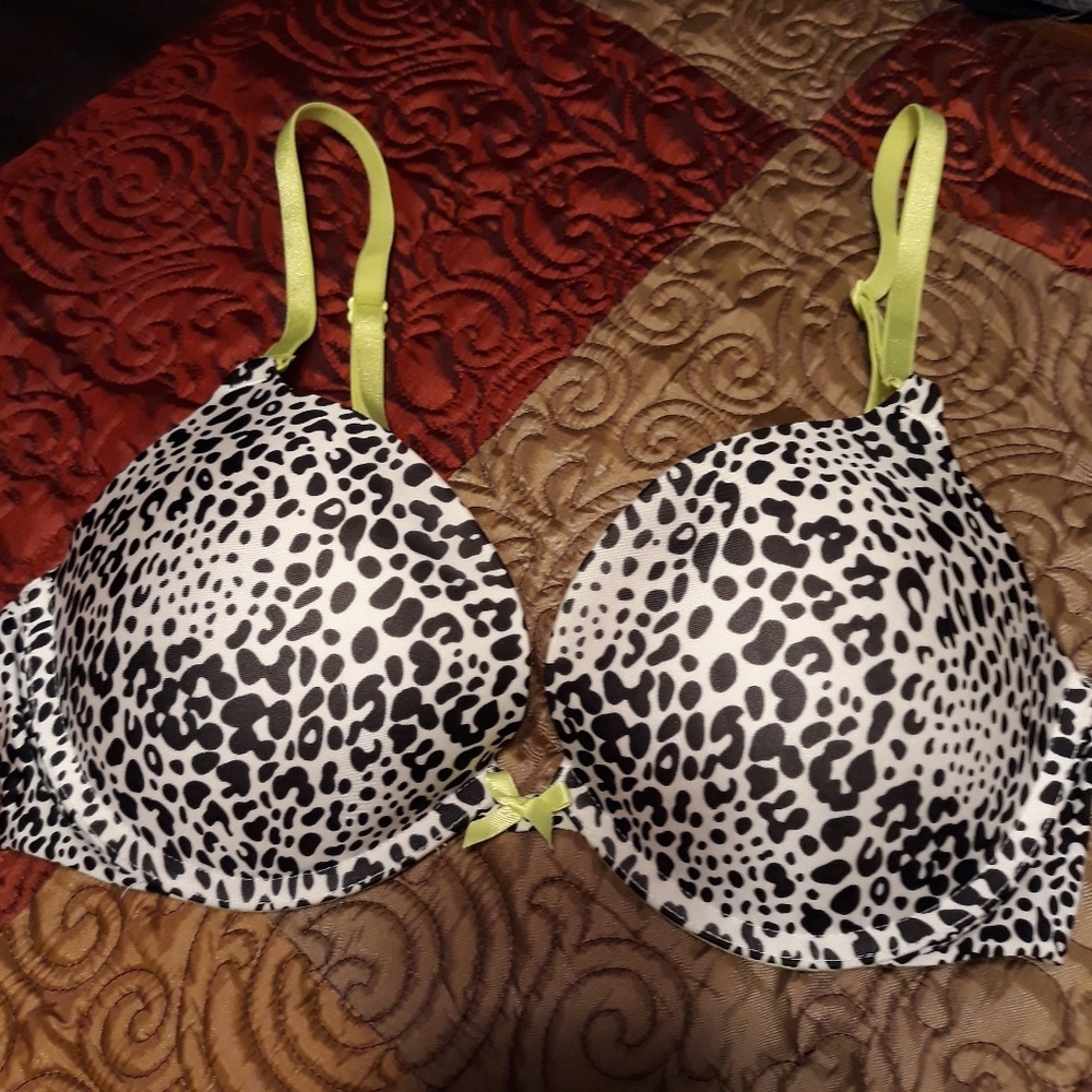 Victorias Secret  Leopard  Print Bra 34C EUC